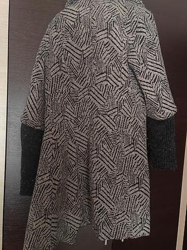 Ženski zimski kaput sa dvorednim kopčanjem i širokim reverima. Tkanina na lalafo.rs — 4 Ženski zimski kaput sa dvorednim kopčanjem i širokim reverima. Tkanina — 4