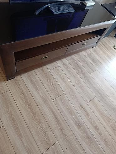 TV komoda od punog drveta, tamno braon finiš. - Dimenzije: široka na lalafo.rs — 3 TV komoda od punog drveta, tamno braon finiš. - Dimenzije: široka — 3