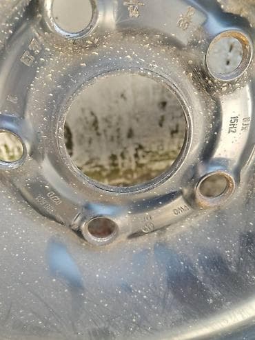 Čelična felna sa gumom Dunlop - Prečnik felne: 15 inča (15H2) - na lalafo.rs Čelična felna sa gumom Dunlop - Prečnik felne: 15 inča (15H2) -