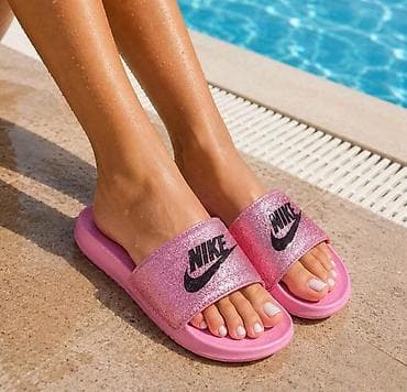 Nike ženske papuče sa velikim Nike logotipom. Boje: • Roza sa na lalafo.rs Nike ženske papuče sa velikim Nike logotipom. Boje: • Roza sa