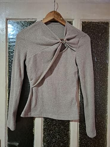 Ženska rebrasta bluza plisana sa dugim rukavima i zlatnom snalom na lalafo.rs — 6 Ženska rebrasta bluza plisana sa dugim rukavima i zlatnom snalom — 6