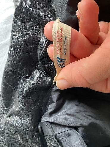 H&M rokerica 8-9 godina Skroz ocuvana, kao nova. Jedini trag na lalafo.rs — 4 H&M rokerica 8-9 godina Skroz ocuvana, kao nova. Jedini trag — 4