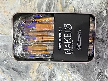 Set četkica za šminku NAKED3 – Urban Decay, Power Brush. - Komplet u na lalafo.rs — 1 Set četkica za šminku NAKED3 – Urban Decay, Power Brush. - Komplet u — 1