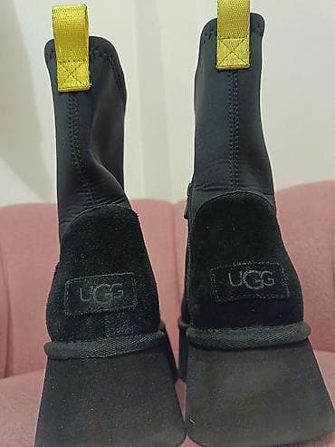 Ugg obuća 39, bоја - Crna na lalafo.rs — 1 Ugg obuća 39, bоја - Crna — 1