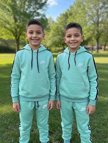 Dečiji Nike trenerka komplet – gornji deo sa kapuljačom i donji deo sa na lalafo.rs Dečiji Nike trenerka komplet – gornji deo sa kapuljačom i donji deo sa