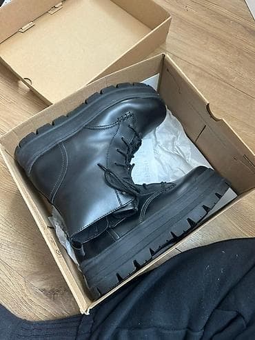 UGG ženske kožne čizme
Br. 41
Nosene 2 puta na lalafo.rs — 1 UGG ženske kožne čizme
Br. 41
Nosene 2 puta — 1