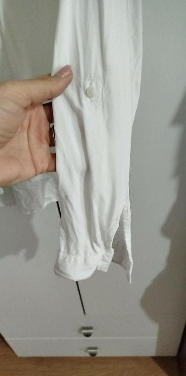 kom sa etiketom: Ženske bele bluze – brend Esay - Model 1: lagana bluza bez rukava sa at lalafo.rs — 6 kom sa etiketom: Ženske bele bluze – brend Esay - Model 1: lagana bluza bez rukava sa — 6