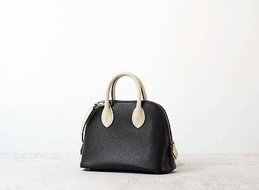 Elegantna torba – crno‑bela, kožna, mini bowling/satchel stil. - at lalafo.rs — 1 Elegantna torba – crno‑bela, kožna, mini bowling/satchel stil. - — 1