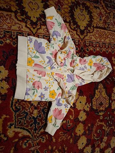 Paket odeće za bebu (devojčicu), razni komadi i dezeni. Sadržaj na lalafo.rs — 10 Paket odeće za bebu (devojčicu), razni komadi i dezeni. Sadržaj — 10