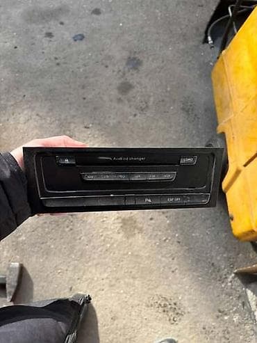 RADIO ZA AUDI A4, A4 ALLROAD, A5 | Radio za Audi A4 A5 8T2 035 110 C na lalafo.rs RADIO ZA AUDI A4, A4 ALLROAD, A5 | Radio za Audi A4 A5 8T2 035 110 C