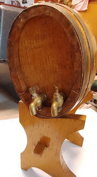 Other garden items: Drvena bačvica na postolju sa dva bakarna slavina - Materijal: puno at lalafo.rs — 4 Other garden items: Drvena bačvica na postolju sa dva bakarna slavina - Materijal: puno — 4