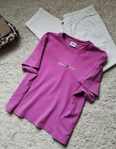 TOMMY HILFIGER ciklama roze majica sa natpisom brenda u velicini 40/ na lalafo.rs TOMMY HILFIGER ciklama roze majica sa natpisom brenda u velicini 40/