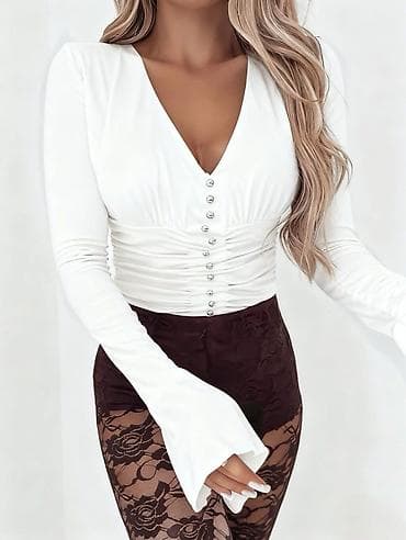 dve suknje po: Elegantna ženska bluza sa dugim rukavima i dubokim V-izrezom. Model at lalafo.rs — 2 dve suknje po: Elegantna ženska bluza sa dugim rukavima i dubokim V-izrezom. Model — 2