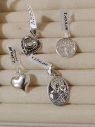 Srebrni privesci sa raznovrsnim motivima, emajlom i cirkonima Opis: - na lalafo.rs — 3 Srebrni privesci sa raznovrsnim motivima, emajlom i cirkonima Opis: - — 3