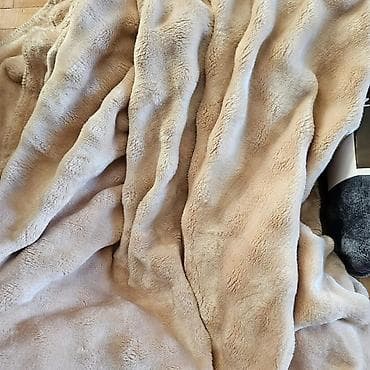 Zara cebe u bez boji
Dimenzije 200x230cm
Cena 3000 din na lalafo.rs — 2 Zara cebe u bez boji
Dimenzije 200x230cm
Cena 3000 din — 2