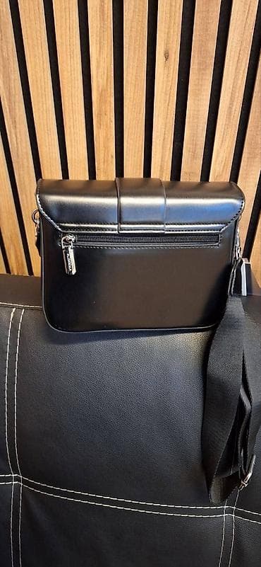 Mona torbice/crna. - Materijal: veštačka koža glatke teksture - na lalafo.rs — 3 Mona torbice/crna. - Materijal: veštačka koža glatke teksture - — 3