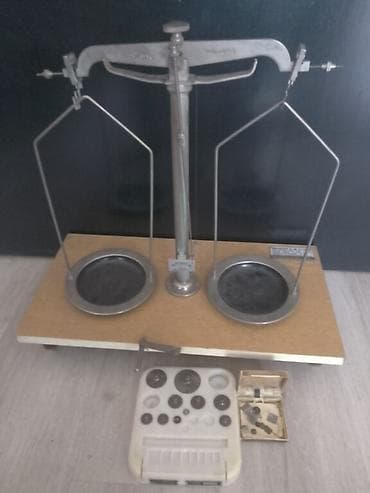 Dvokraka analitička/vaga na tegove sa kompletnim setom utega Opis: - na lalafo.rs — 2 Dvokraka analitička/vaga na tegove sa kompletnim setom utega Opis: - — 2