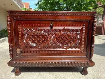 Antique Dressers: Stilski sanduk / komoda za posteljinu - MOGUĆ PREVOZ U dobrom stanju at lalafo.rs — 3 Antique Dressers: Stilski sanduk / komoda za posteljinu - MOGUĆ PREVOZ U dobrom stanju — 3