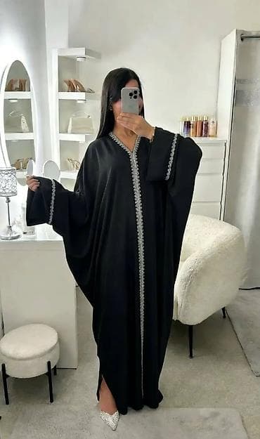 Kaftan/abaja haljina – elegantan, širok kroj sa V‑izrezom i raskošnim na lalafo.rs — 2 Kaftan/abaja haljina – elegantan, širok kroj sa V‑izrezom i raskošnim — 2