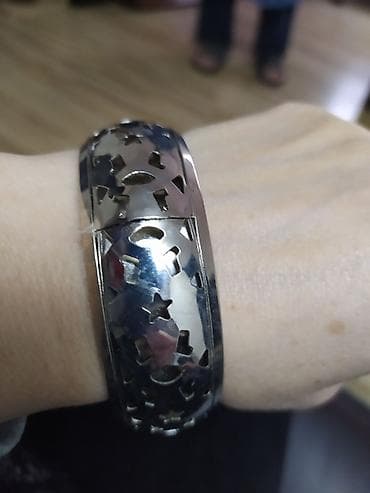 Prodajem dve masivne svečane narukvice,jedna debela okrugla - 1200 na lalafo.rs — 5 Prodajem dve masivne svečane narukvice,jedna debela okrugla - 1200 — 5