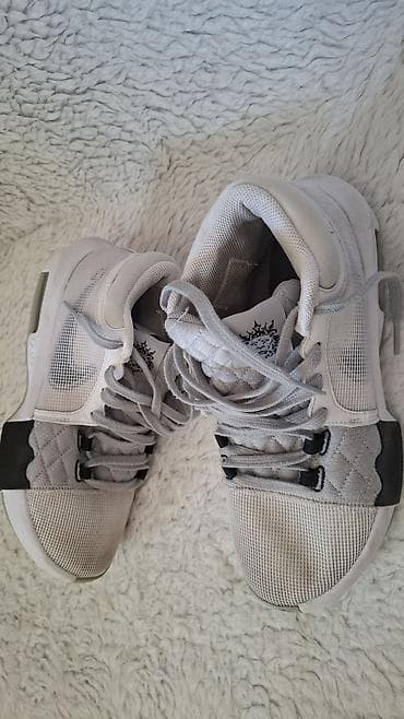 Nike patike – više modela 1) Sive/belo‑crne košarkaške patike - na lalafo.rs Nike patike – više modela 1) Sive/belo‑crne košarkaške patike -