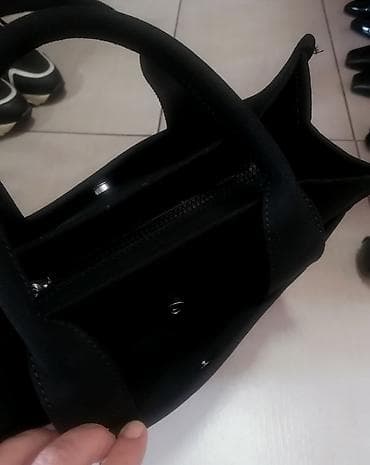 Predivna nova tašna
Čvrste materijal
Ima tri pregrade
Novo na lalafo.rs — 5 Predivna nova tašna
Čvrste materijal
Ima tri pregrade
Novo — 5