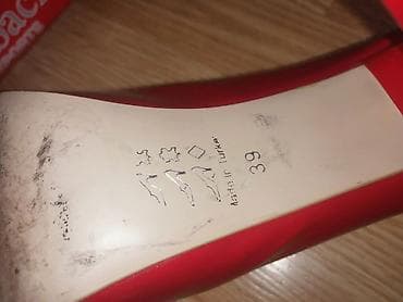 Crvene cipele sa visokom štiklom, izrađene sa lakovanim sjajnim na lalafo.rs — 5 Crvene cipele sa visokom štiklom, izrađene sa lakovanim sjajnim — 5