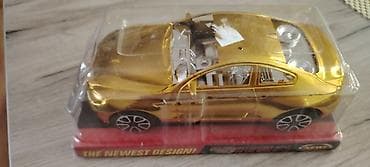 Zlatni model automobila – igračka u pakovanju - Materijal: plastika - na lalafo.rs Zlatni model automobila – igračka u pakovanju - Materijal: plastika -
