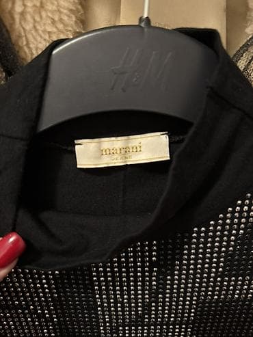 Marani Jeune crna rolka/bluza sa aplikacijom - Brend: marani JEUNE at lalafo.rs — 2 Marani Jeune crna rolka/bluza sa aplikacijom - Brend: marani JEUNE — 2