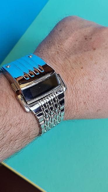 Unikatni digitalni narukvica-sat sa poklopcem - Futuristički dizajn na lalafo.rs — 2 Unikatni digitalni narukvica-sat sa poklopcem - Futuristički dizajn — 2