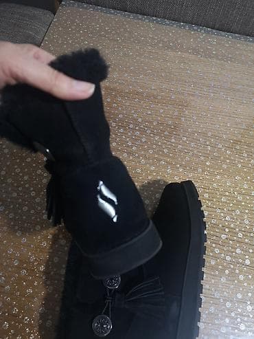 Ugg obuća 38 na lalafo.rs — 7 Ugg obuća 38 — 7