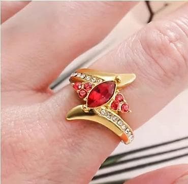 Zlatni prsten sa crvenim kamenjem – elegantan dizajn u obliku otvorene na lalafo.rs — 3 Zlatni prsten sa crvenim kamenjem – elegantan dizajn u obliku otvorene — 3