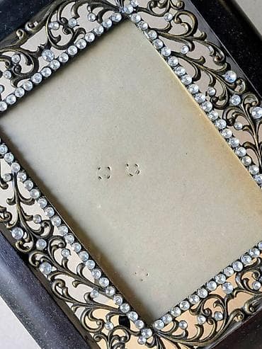 Elegantni ram za slike Prodajem dekorativni ram za fotografije na lalafo.rs — 1 Elegantni ram za slike Prodajem dekorativni ram za fotografije — 1