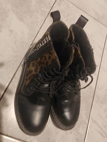 Ženske kožne gležnjače sa pertlama i bočnim rajsferšlusom. Kombinacija na lalafo.rs — 1 Ženske kožne gležnjače sa pertlama i bočnim rajsferšlusom. Kombinacija — 1