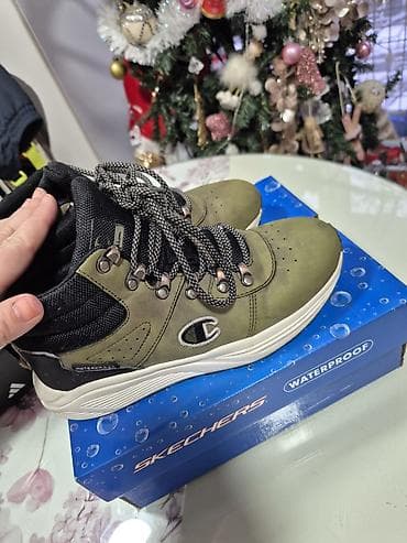 Dva para dečje obuće: ug 25cm 1) Planinarske/zimске patike – na lalafo.rs — 4 Dva para dečje obuće: ug 25cm 1) Planinarske/zimске patike – — 4