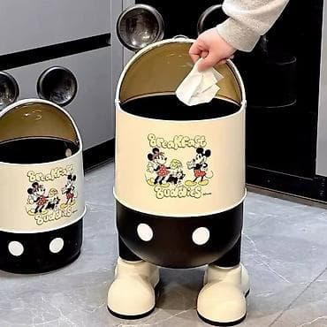Dekorativna kanta za otpatke u obliku simpatičnog „robota”/lika - na lalafo.rs Dekorativna kanta za otpatke u obliku simpatičnog „robota”/lika -