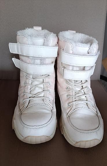 Zimske cizmice 32
ug 19,5cm-19,8cm
tople, odlicne na lalafo.rs — 6 Zimske cizmice 32
ug 19,5cm-19,8cm
tople, odlicne — 6