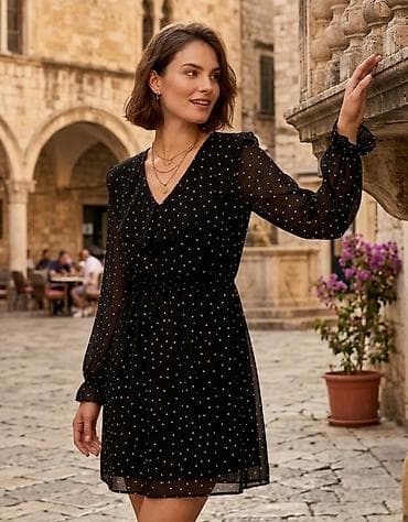 Crna haljina na tufne – elegantan i ženstven kroj - Boja: crna sa na lalafo.rs Crna haljina na tufne – elegantan i ženstven kroj - Boja: crna sa