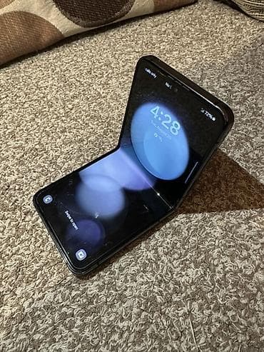 Samsung Galaxy Z Flip (serija Flip) – sklopivi pametni telefon na lalafo.rs — 5 Samsung Galaxy Z Flip (serija Flip) – sklopivi pametni telefon — 5