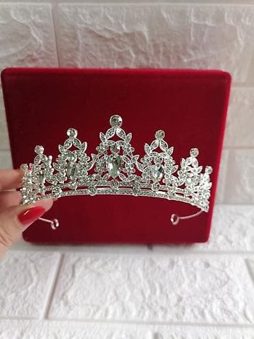 Svečane srebrne tijare sa kristalima - Elegantan dizajn sa bogato na lalafo.rs — 1 Svečane srebrne tijare sa kristalima - Elegantan dizajn sa bogato — 1