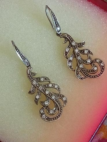 Antikvarne srebrne viseće minđuše sa cirkonima, imaju žig na lalafo.rs — 4 Antikvarne srebrne viseće minđuše sa cirkonima, imaju žig — 4