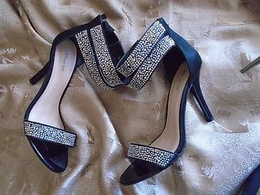 Atraktivne, jednom obuvene svečane sandalice sa cirkonima. Broj je 38 na lalafo.rs — 6 Atraktivne, jednom obuvene svečane sandalice sa cirkonima. Broj je 38 — 6