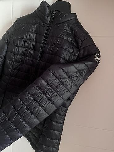 Ženska lagana puffer jakna, crna. - Kroj: strukirani, sa visokim na lalafo.rs — 2 Ženska lagana puffer jakna, crna. - Kroj: strukirani, sa visokim — 2