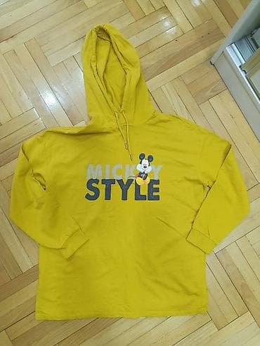 kom sa etiketom: Žuta dukserica sa kapuljačom, sa štampom Miki Mausa i natpisom "Mickey at lalafo.rs — 1 kom sa etiketom: Žuta dukserica sa kapuljačom, sa štampom Miki Mausa i natpisom "Mickey — 1