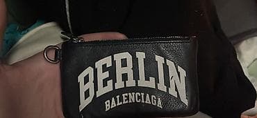 Balenciaga kožni novčanik/etui za kartice – “Berlin” motiv - na lalafo.rs — 1 Balenciaga kožni novčanik/etui za kartice – “Berlin” motiv - — 1
