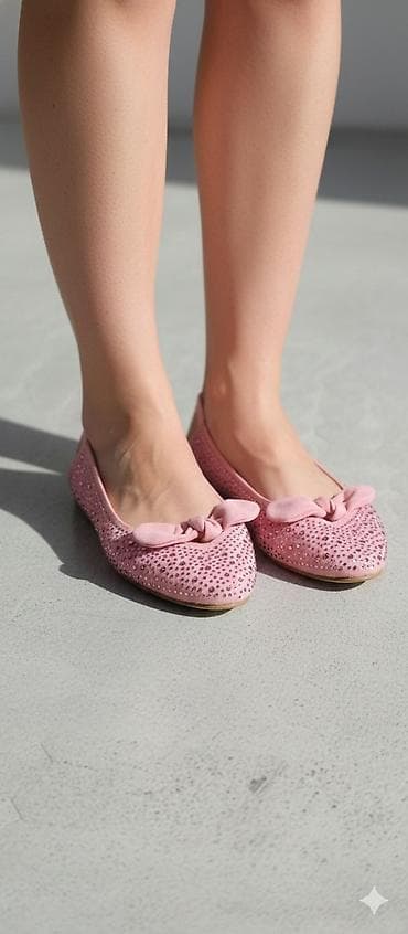 Balerine u puder‑roze boji sa sjajnim ukrasnim kamenčićima. Model sa at lalafo.rs — 1 Balerine u puder‑roze boji sa sjajnim ukrasnim kamenčićima. Model sa — 1