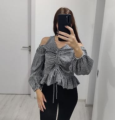Predivna, atraktivna crop top karirana bluza sa bogatim rukavima i na lalafo.rs Predivna, atraktivna crop top karirana bluza sa bogatim rukavima i