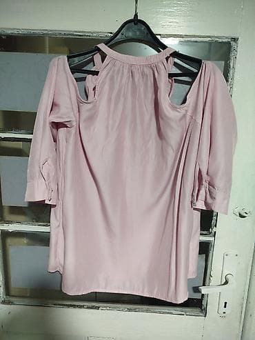 Ženska bluza Marc Aurel u puder‑roze boji. - Model: „cold shoulder“ at lalafo.rs — 2 Ženska bluza Marc Aurel u puder‑roze boji. - Model: „cold shoulder“ — 2