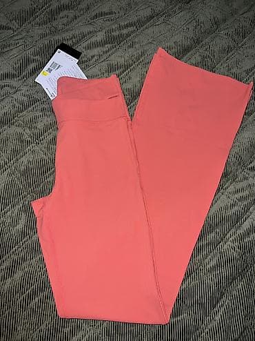 bermude teksas br: NIKE Zenvy Rib Women's High-Waisted Flared Leggings vel. S NOVO
HJ na lalafo.rs — 7 bermude teksas br: NIKE Zenvy Rib Women's High-Waisted Flared Leggings vel. S NOVO
HJ — 7