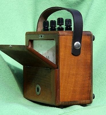 Antiques: Voltmetar, stari, laboratorijski, u drvenoj kutiji. Voltmetar, stari at lalafo.rs — 1 Antiques: Voltmetar, stari, laboratorijski, u drvenoj kutiji. Voltmetar, stari — 1